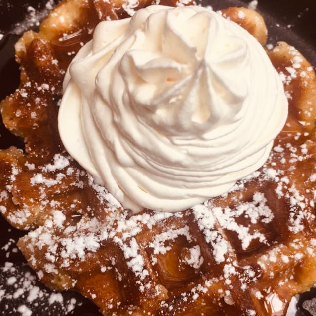 Single Waffle w. Syrup.